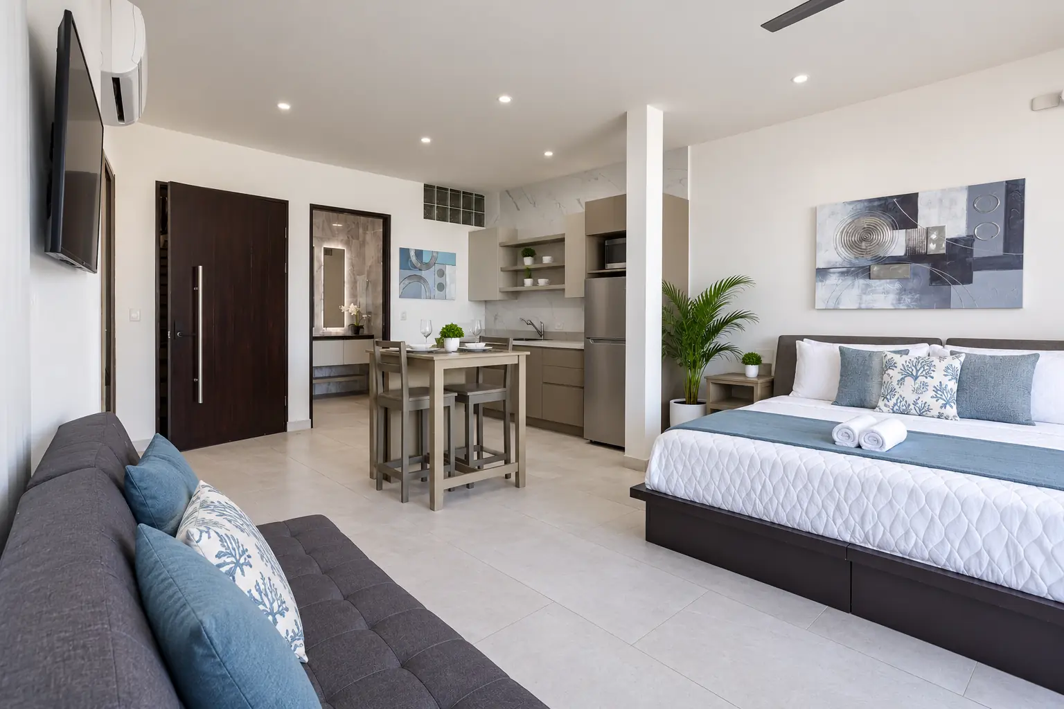 Spacious Suite 1 room with king bed and tropical view at Hotel VOS