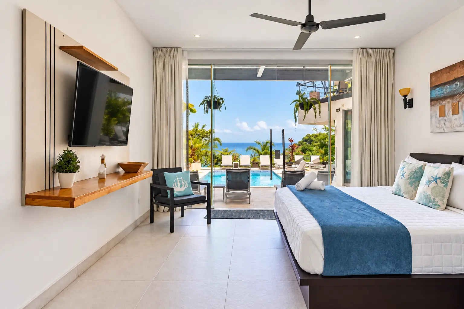 Suite 4 interior with pool and Pacific Ocean views at Hotel VOS